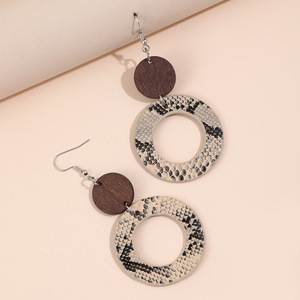 Pendientes de piel sintética con patrón de piel de serpiente, pendientes de empalme de cuero doble ahuecados circulares geométricos para mujer Uionen 897 - Product Image 3