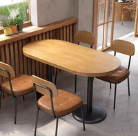Moderner Ovaler Holz-Esstisch, Robuste Metallbasis, Ideal für Kleine Räume