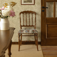 Chaise de salle à manger en bois, style vintage français, avec coussin rembourré en tissu floral et tiges tournées