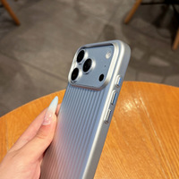 Funda Metálica para Teléfono con Diseño de Maleta para iPhone 17 Pro Max 15, Antigolpes, con Botones Metálicos a Rayas