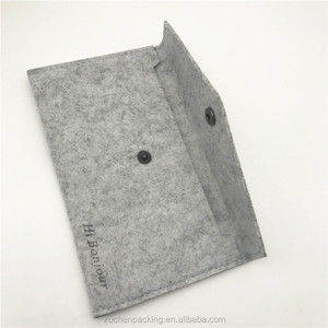 <span class=keywords><strong>Pochette</strong></span> enveloppe gaufrée, douce et épaisse, en <span class=keywords><strong>feutre</strong></span> gris clair avec bouton pour cadeau - Product Image 4