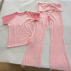 Completo da donna 2026: Set casual con pantaloncini e stampa a pois, personalizzabile con logo, in cotone di alta qualità - Completo due pezzi da donna - Product Image 6