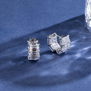 ต่างหูเพชรทองคำขาว 18K รุ่น MSE-868 ของ Messi Jewelry สำหรับผู้หญิง - Product Image 2