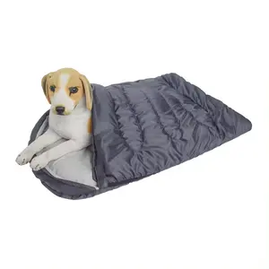 पालतू कुत्ते का स्लीपिंग बैग आउटडोर कैम्पिंग डॉग बेड मैट कंबल छोटे बड़े कुत्तों के लिए स्टोरेज बैग मैट के साथ नरम ऊन कुशन गद्दा