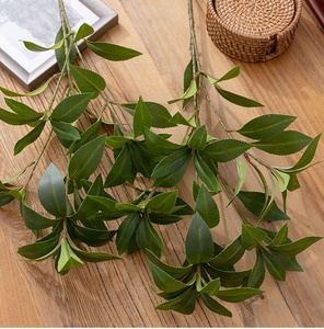 Feuilles artificielles de haute qualité, feuilles vertes, décoration, <span class=keywords><strong>pieris</strong></span> japonais artificiel pour la décoration de la maison et des mariages - Product Image 5