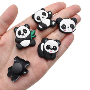 Accessoires de boucle de chaussure en PVC, design panda bambou de dessin animé, avec pendentif fleur, pour la décoration DIY des chaussures de <span class=keywords><strong>plage</strong></span> - Product Image 2