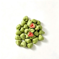 Matcha chocolade bedekte gevriesdroogde aardbeien knapperige fruit snoepjes rechtstreeks van de fabriek bulk vacuüm verpakt Halal exotische snack