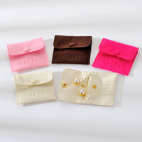 Sacs d'emballage à rabat avec logo personnalisé Sac à fermeture éclair pour le rangement de petits bijoux Emballage de cadeaux Pochettes à bijoux en velours pour boucle d'oreille collier bague