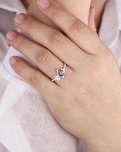 Anillo de compromiso de Alejandrita con corte de pera y hoja de arce de Plata de Ley 925, chapado en oro blanco de 14K, anillo de piedra natal de junio - Product Image 3