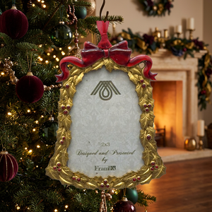 Adorno Navideño de Metal Dorado para Árbol de Navidad, Marco de Fotos Colgante de 3x3 Pulgadas, Pintado para Decoración Navideña - Product Image 2