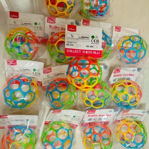 NZMAN-Jouet classique à prise facile pour bébé en bleu/vert, âge nouveau-né et plus, balle sensorielle enveloppante de 4 pouces - Product Image 6