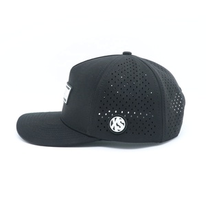 Casquette de baseball personnalisée à 5 panneaux en PVC caoutchouté avec logo, imperméable, perforée au laser, de haute qualité, à visière incurvée - Product Image 2