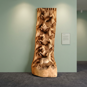 Relief sculpté à la main de cheval pour la décoration de la maison. Statue sculptée à la main, autoportante, pour la décoration de la maison - Product Image 1