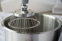 Mélangeur planétaire à courroie YOSLON 20L, machine à snacks de 20 litres pour mélanger les œufs, les garnitures, le lait, le beurre pour gâteaux, croissants et pâtisseries.