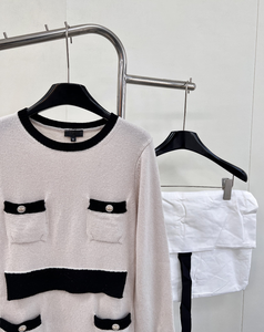 ชุดเดรสไหมพรมผู้หญิงเก๋ไก๋ แต่งกระดุม ขอบยางยืด มีกระเป๋าหลายช่อง แขนยาว ทรงเอไลน์ เหมาะสำหรับใส่ในชีวิตประจำวัน - Product Image 3