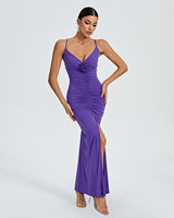Robe de soirée longue décontractée et formelle pour femme Ocstrade, violette, à fines bretelles, col en V, avec roses 3D, fronces sur le devant et fente haute
