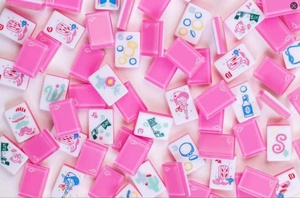 En stock – Approvisionnement exclusif du fabricant de tuiles de mahjong de style américain pour filles – Bottes de cowboy à panneau arrière scintillant avec motif Cactus - Product Image 1