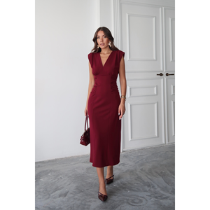 Robe de cocktail scuba bordeaux à col en V avec détails froncés sur les côtés - Product Image 2