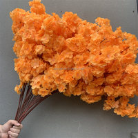E-127 Vente en Gros Décoration Maison Mariage Embellissement Fleurs Artificielles Branches de Cerisier Fleur de Cerisier Artificielle en Soie Sakura Orange