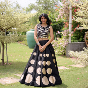 Lehenga Choli de Seda con Estampado de Lámina Dorada Negra, Traje Tradicional Indio para Bodas y Fiestas, Largo hasta el Suelo, Corte Regular para Mujer - Product Image 1