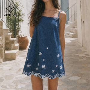 Robe mini en denim de coton de haute qualité, style resort, brodée, coupe ample, en dentelle, coupe trapèze, conçue sur mesure - Product Image 1