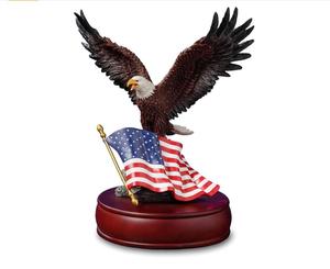 Caja de música de poliresina, figurita musical de águila americana - Product Image 1