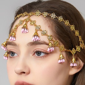 Exquisita Cadena para la Frente con Borla de Campana Floral en Tono Dorado y Cuentas Rosas, Ideal para Regalo, Hipoalergénica - Product Image 1