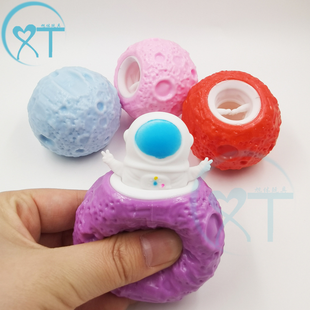 Squeeze space cup