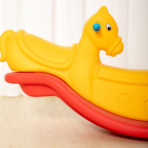 <span class=keywords><strong>Cheval</strong></span> à <span class=keywords><strong>bascule</strong></span> en plastique Feelkids pour enfants de 5 à 7 ans, unisexe, utilisation en parc d'attractions intérieur - Product Image 5