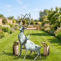 Statue d'animal de renne en bronze grandeur nature décorée dans un jardin extérieur