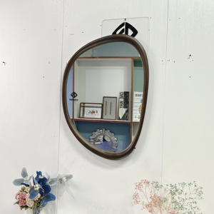 Espejo de pared de madera sólida para baño, Espejos decorativos irregulares populares de 46x76cm para decoración creativa - Product Image 4