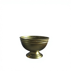 Cuenco para servir comida con base de pedestal, diseño con cuentas doradas, cuencos decorativos de lujo para accesorios de mesa. - Product Image 1
