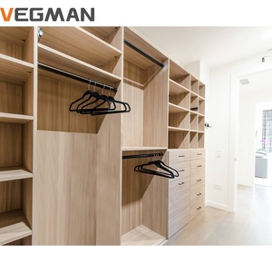 Toptan Özel U Şeklinde Modern Ahşap Duvar Yatak Odası Mobilya Tasarımı Villa Otel İçin Giyinme Odası Dolabı 5 Yıl Garantili - Product Image 2