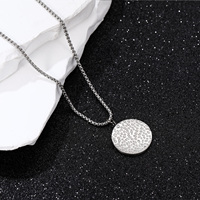 Colliers pendentifs ronds en forme de disque martelé irrégulier, collier en titane tendance