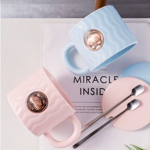 Wholesale Nordic Wave Patterned <b>Ceramic</b> Cup Gift Porcelain Tea Cups 400 ML Luxury <b>Ceramic</b> Coffee <b>Mugs</b> With Lid and Spoon - Product Image 3