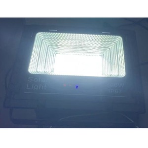 Reflector LED Solar de Pared TRISTAR de 200W, con Batería, Control Remoto, Clasificación IP65, Cuerpo de Aluminio, Ángulo de Haz de 120°, CRI 90 - Product Image 4