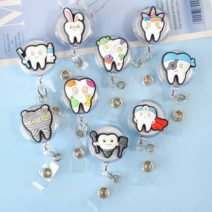 Retráctil ID nombre insignia carrete titular diente dentista enfermera insignia carrete - Product Image 1