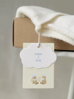 Étiquette personnalisable en papier écologique pour enfants, avec couche avant nuage, support rectangulaire, motif rayures fines, art de livre d'histoires, couleur beige doux, attache torsadée, pour tout-petits