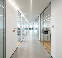 Planification et design d'intérieur complets pour bureaux d'entreprise avec visualisation 3D et aménagement de mobilier pour un espace de travail moderne