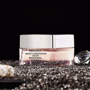 Crème de nuit à texture légère effet givré pour peaux normales, hydratation intensive, fortifiante, apaisante, formule douce, naturelle et pure - Product Image 5