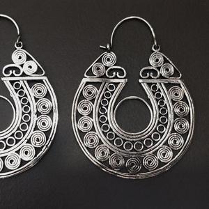 Pendiente de aro de latón indio vintage, diseño de plata bohemio para fiestas, bodas, compromisos, regalos - Product Image 1