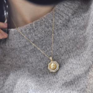 เวนชี่ 925 จี้มุกทองธรรมชาติทรงกลมขนาด 11 ถึง 12 มม. พร้อมตำหนิเพียงเล็กน้อย ใช้งานได้หลากหลาย มาพร้อมสร้อยคอโซ่เงิน - Product Image 4