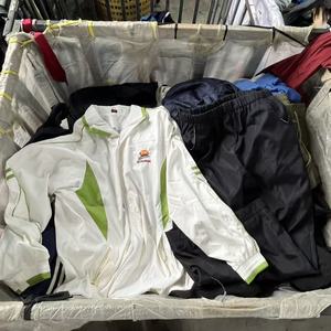 Trajes Deportivos Infantiles de <span class=keywords><strong>Segunda</strong></span> <span class=keywords><strong>Mano</strong></span> de Alta Calidad, Paquete de 45 kg, Conjuntos Deportivos Sostenibles para Niños, Ropa Deportiva Usada, Tallas Mixtas, Exportación a Granel - Product Image 1