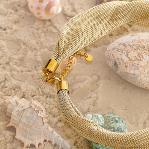 قلادة خانقة مخصصة من البوليستر الفاخر والفولاذ المقاوم للصدأ مع قلادة من الراتنج بلون العاج للهدايا - Product Image 5