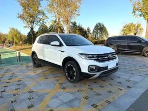 Autos Usados <span class=keywords><strong>Volkswagen</strong></span> <span class=keywords><strong>T</strong></span>-<span class=keywords><strong>Cross</strong></span> 2023 200TSI <span class=keywords><strong>DSG</strong></span> Edición Conectada Inteligente 1.2T 116 L4 Gasolina 5 Puertas SUV 5 Plazas - Product Image 1