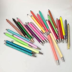 Stylo à bille rétractable en métal coloré avec paillettes brillantes en résine époxy, idéal comme cadeau de mariage - Product Image 1