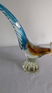 Figura de Pájaro en Forma de Cúpula de Vidrio Soplado a Mano con Cola Azul y Detalles en Ámbar, Decoración Artesanal con Temática Animal de la India (Rajasthan) - Product Image 4