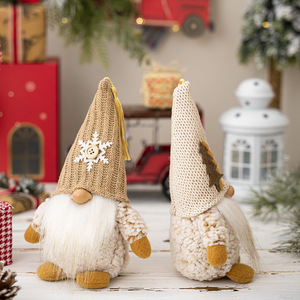 Décoration de Noël artisanale en tricot écologique, Père Noël et Bonhomme de neige, pour la maison, la table ou comme cadeau de fêtes - Product Image 3