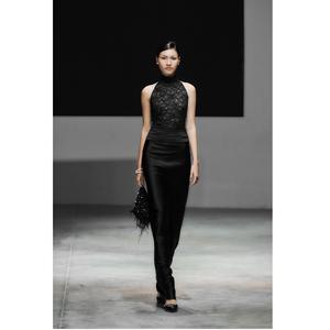 Falda Larga Elegante para Mujer, Nueva Falda Columna con Cintura Fruncida, 400 gramos, Estilo Minimalista, 105cm, Blanca y Negra - Product Image 1