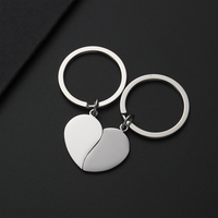 Porte-clés en acier inoxydable gravé sur mesure en forme de cœur fendu, porte-clés assorti pour couple, pour cadeaux promotionnels